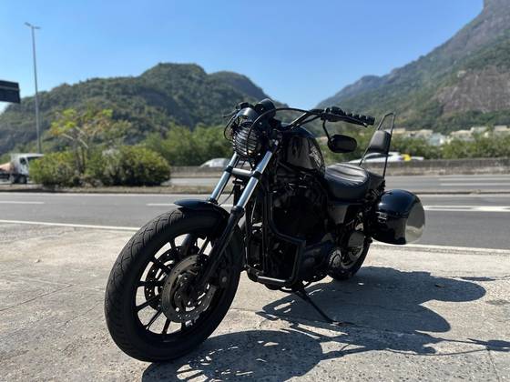 HARLEY-DAVIDSON SPORTSTER XL 883 R 